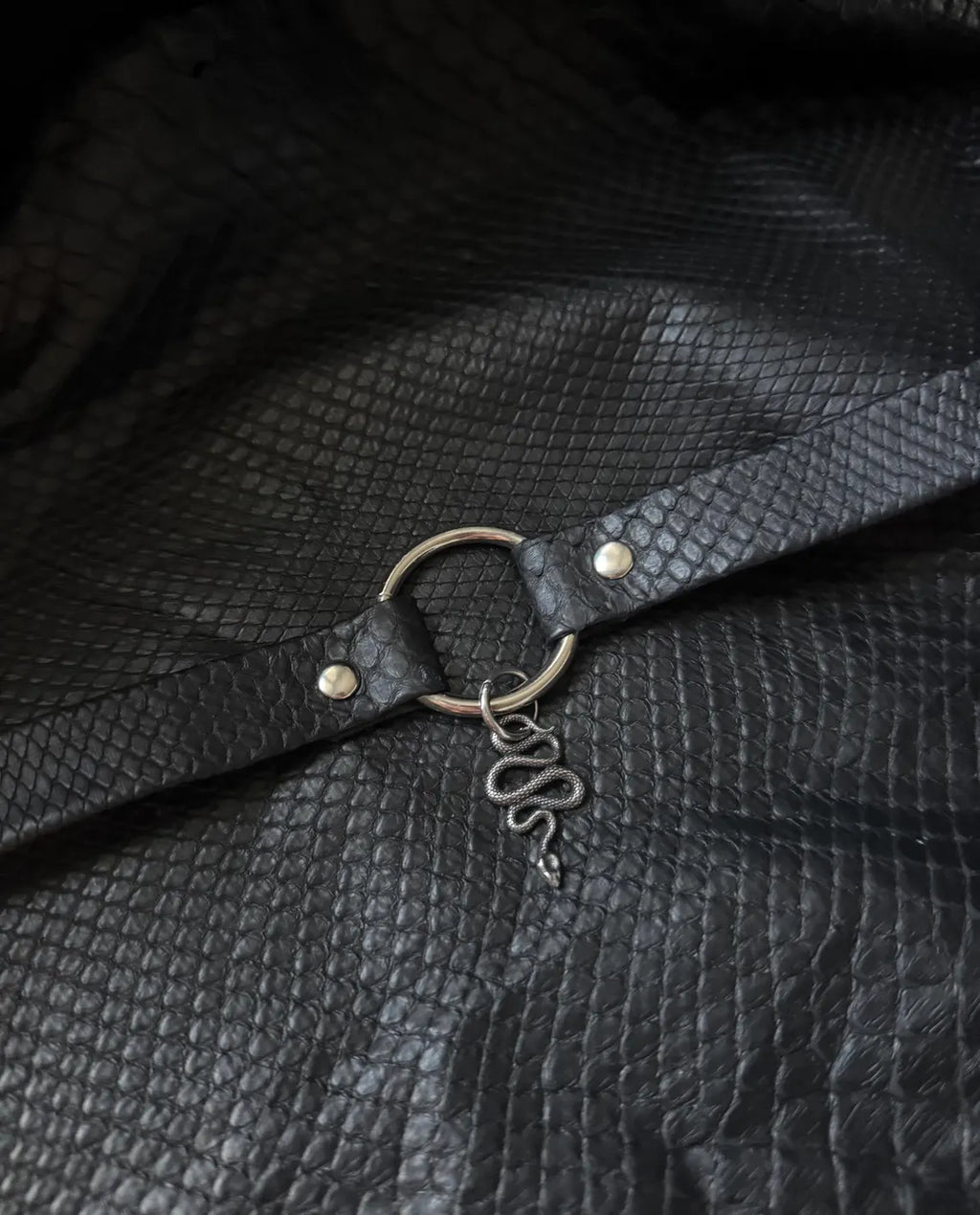 SnakeSkin Chocker with pendant snake Black